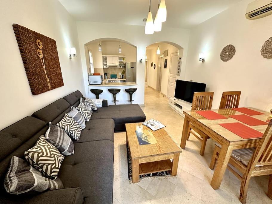 2 Bedroom Condo, With Pool, And Beach & Lagoon Access Хургада Екстериор снимка